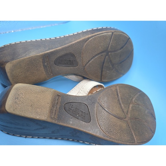 BORN Women's Ivory Beige Leather Flower Sandals Size 8 US Slip On Wedge - Picture 11 of 11